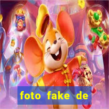 foto fake de menina no espelho cabelo cacheado